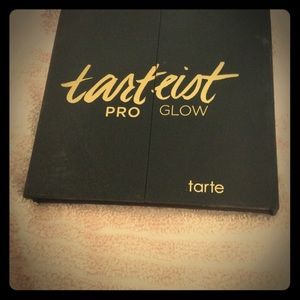 Highlighter and contour palette